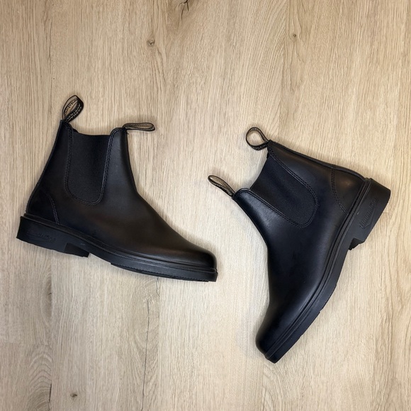 Brand new without box Chelsea blundstone boots - Picture 1 of 6